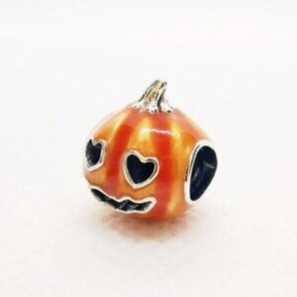 Pandora Glow-in-the-dark Spooky Pumpkin Charm - Picture 2 of 5